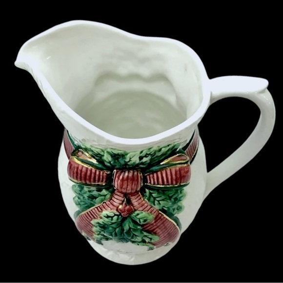 Vintage Inspirado ‘Deck the Holly’ Holiday Pitcher Christmas Holly & Bow design - Picture 8 of 12